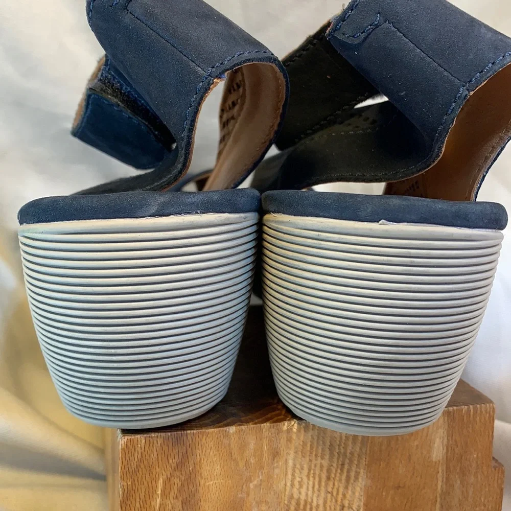 Clarks almost NEW, worn once leather ankle strap